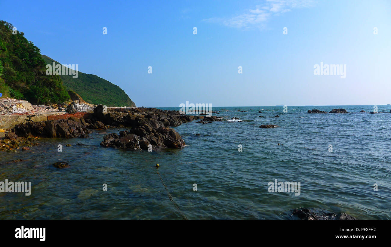 Half submerged rock hi-res stock photography and images - Alamy
