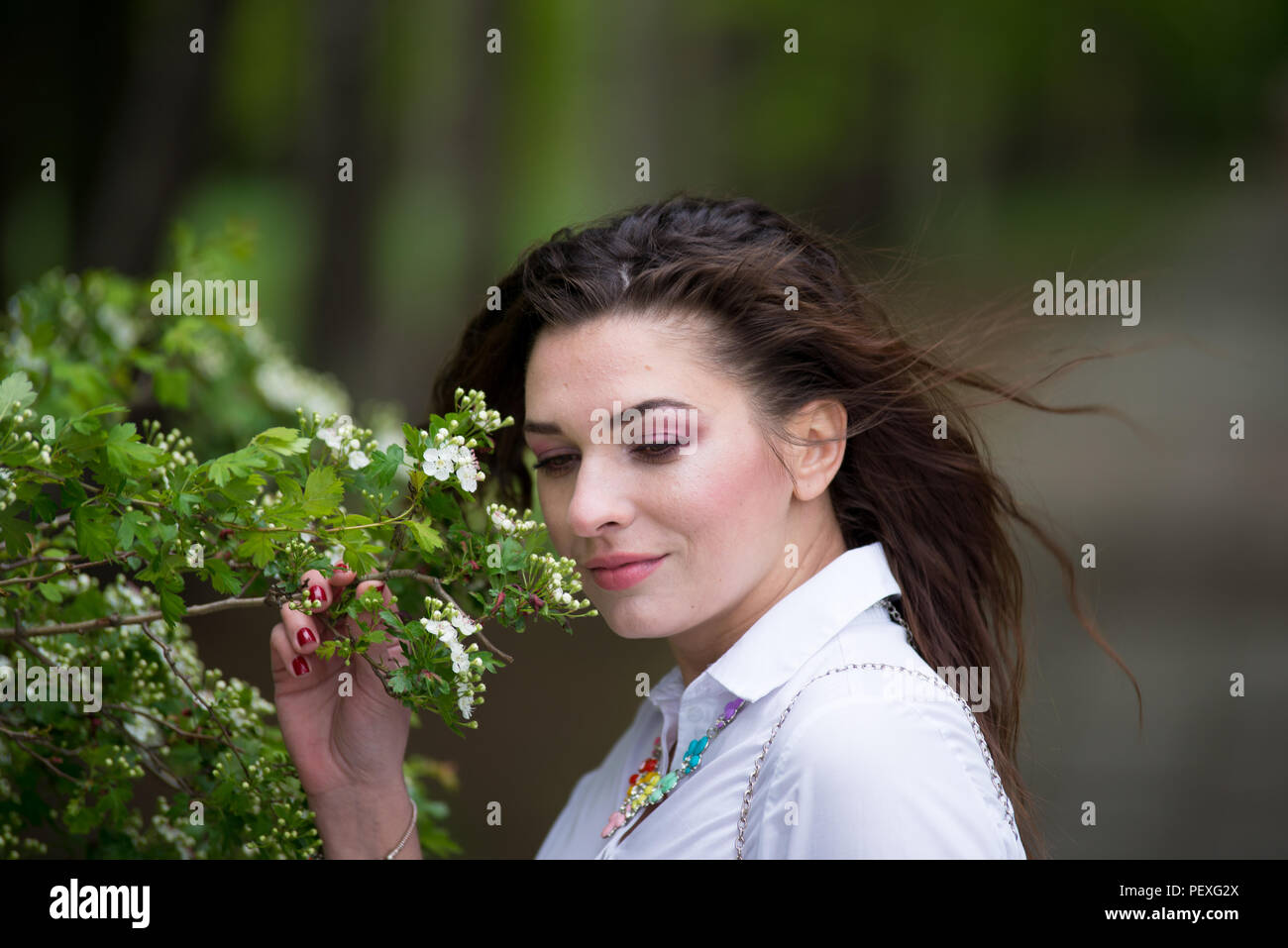 Portrait of a beautiful young girl on nature Stock Photo - Alamy
