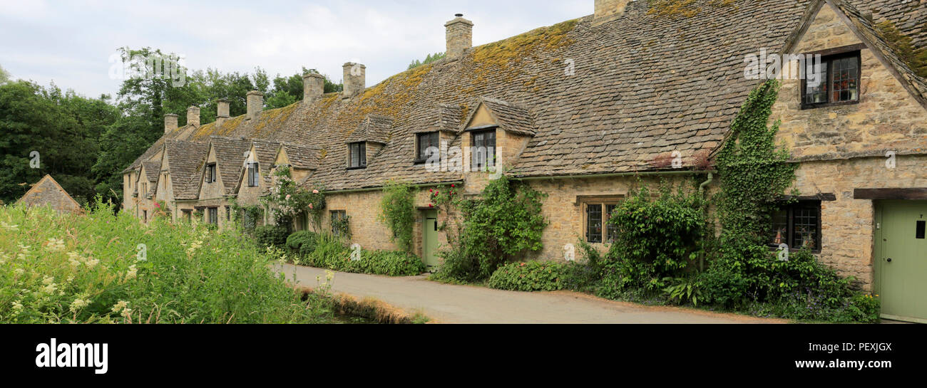 The Arlington Row Stone Cottages, River Coln, Bibury village, Gloucestershire Cotswolds, England, UK Stock Photo