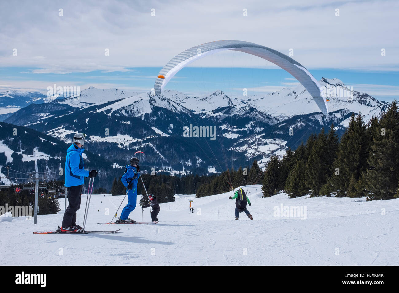 Speedrider skiing down slope, Morzine, Portes du Soleil, Haute-Savoie, France Stock Photo