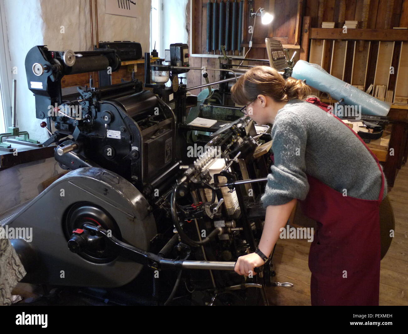 Old printing press hires stock photography and images Alamy