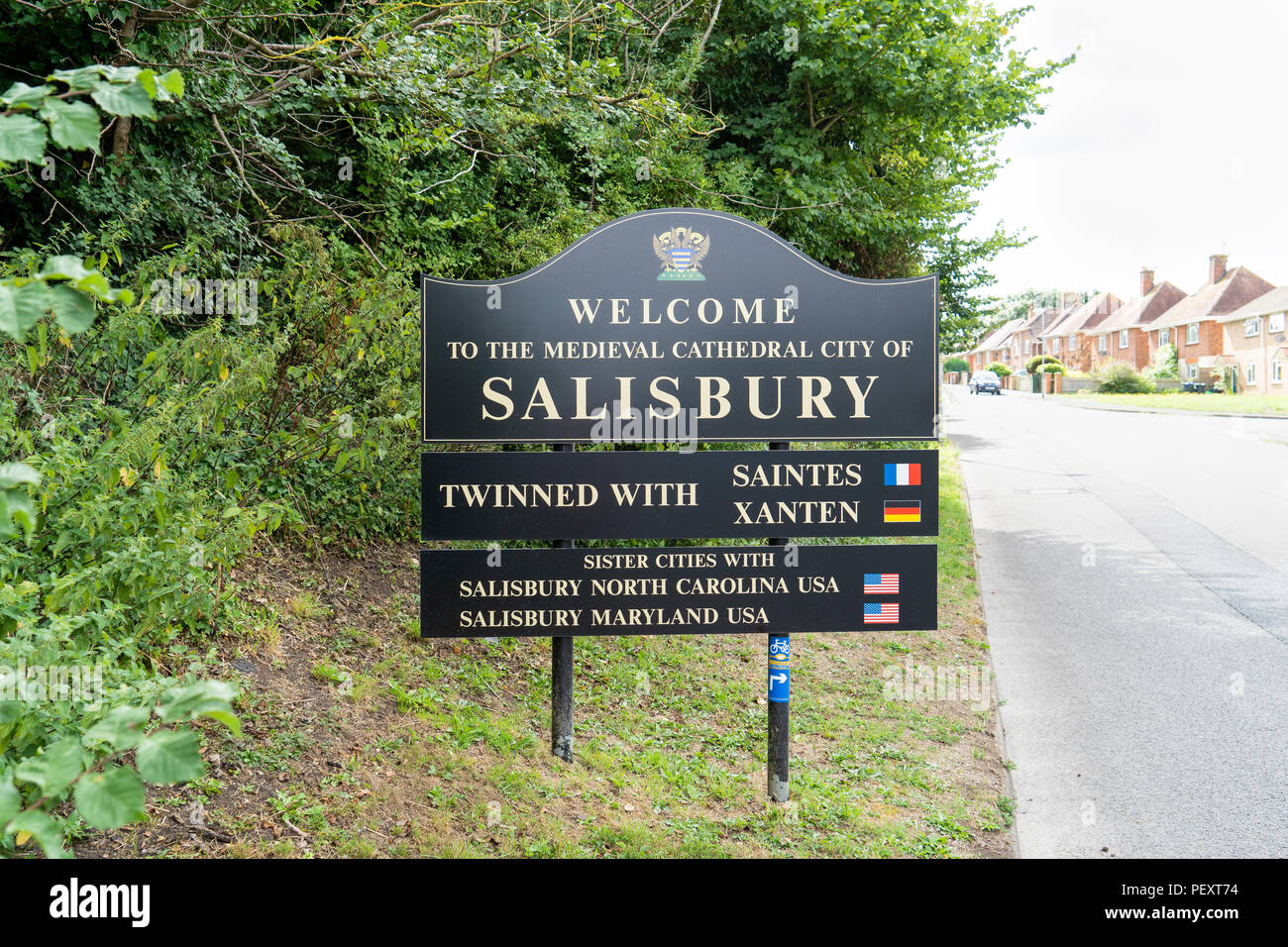 to Salisbury sign on side of road Stock Photo Alamy