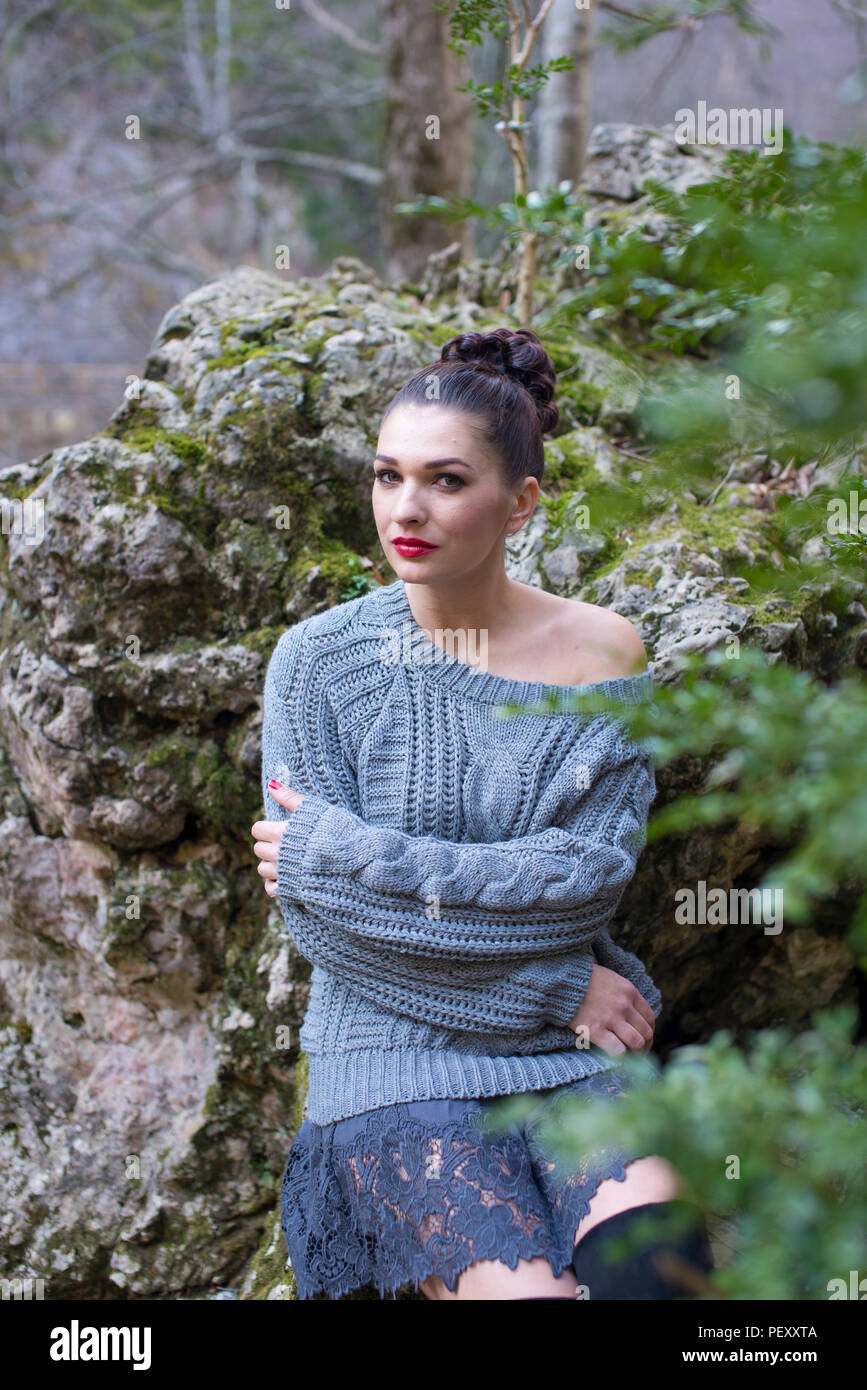 Portrait of a beautiful young girl on nature Stock Photo - Alamy