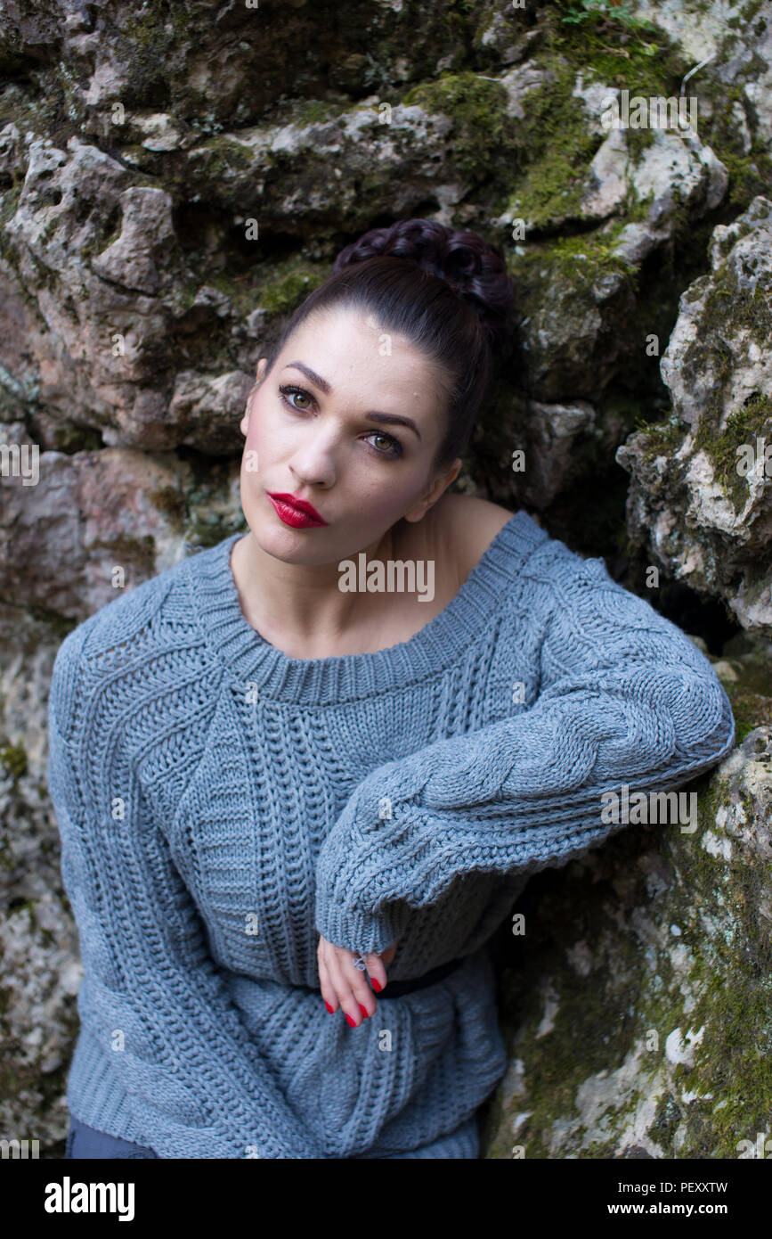 Portrait of a beautiful young girl on nature Stock Photo - Alamy