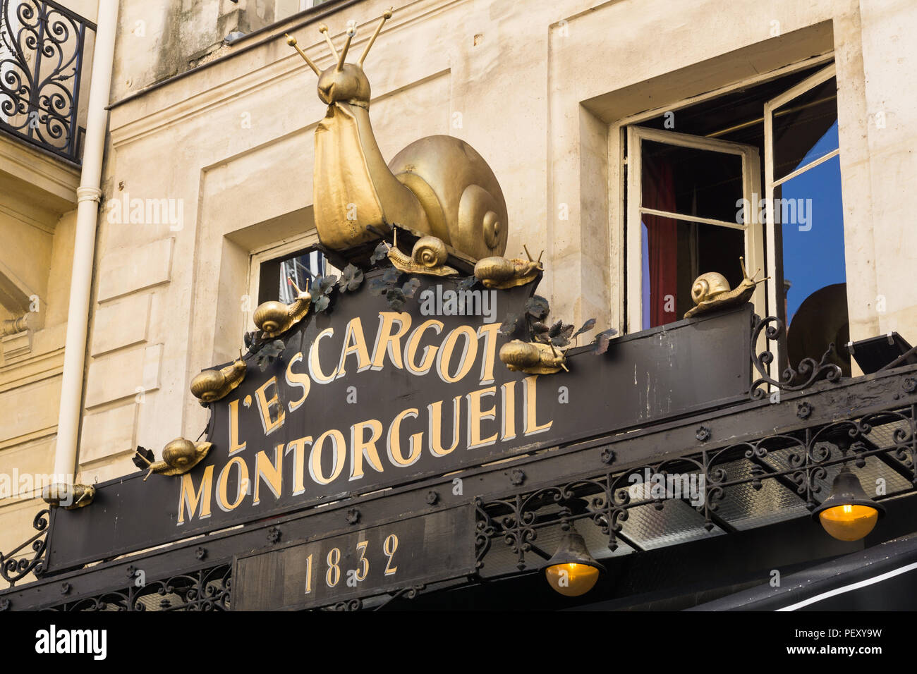 Paris L'Escargot Montorgueil - Sculpture of snail on the Escargot restaurant on Rue Montorgueil in Paris, France, Europe. Stock Photo