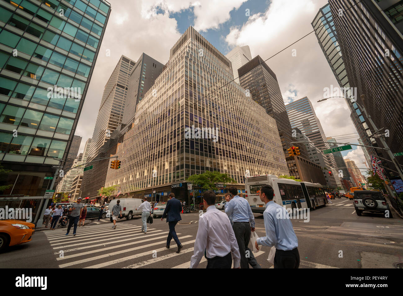 The 850 Third Avenue office building in New York on Thursday, August 9, 2018. The federal government is poised to seize the Chinese HNA owned majority stake in the building under the authority of the Committee on Foreign Investors in the United States (CFIUS). The seizure is directly related to security concerns as the 17th Precinct is located in the building which the Trump Tower is under its purview.  (© Richard B. Levine) Stock Photo