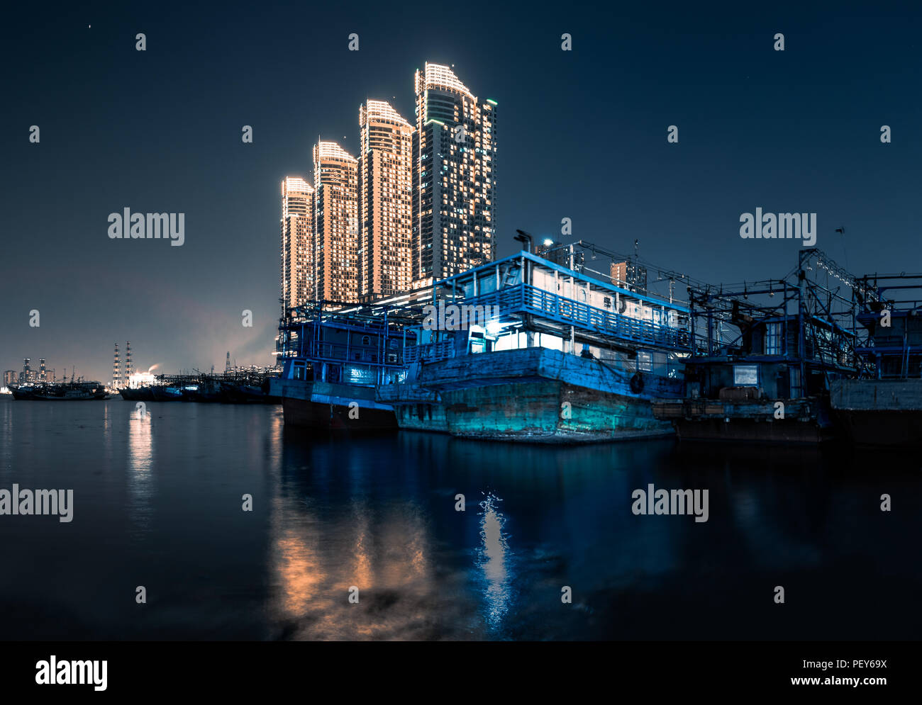 Transit at the port Stock Photo Alamy