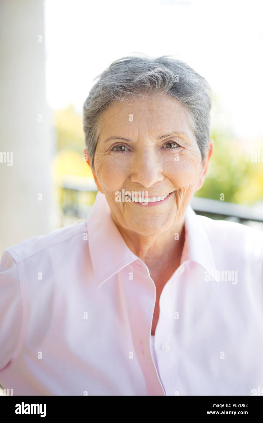Happy mature woman with grey hair smiling Stock Photo - Alamy