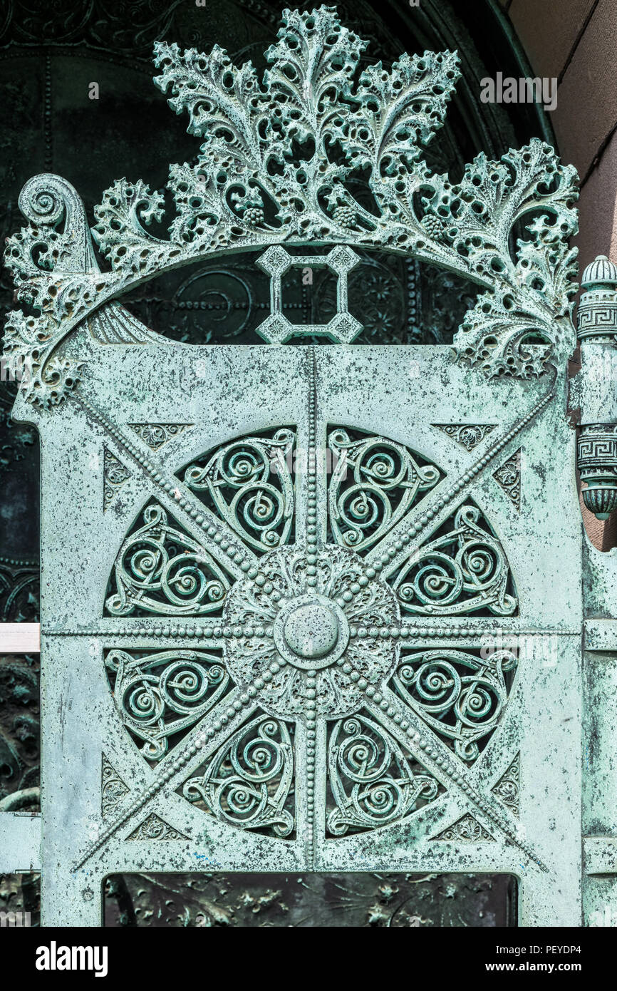 Detail of Getty Tomb at Graceland Cemetery - designed by Louis Sullivan Stock Photo