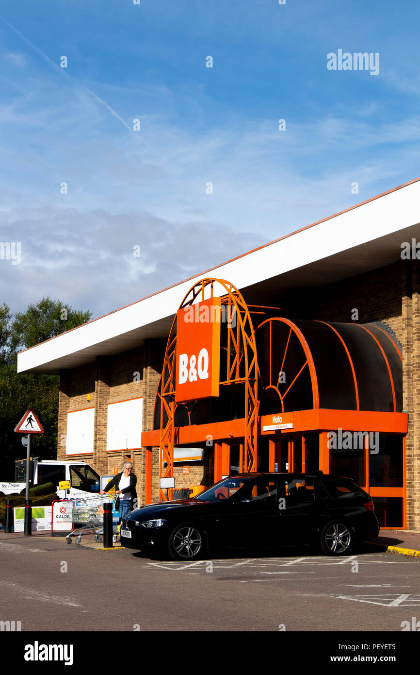 B and q timber hires stock photography and images Alamy