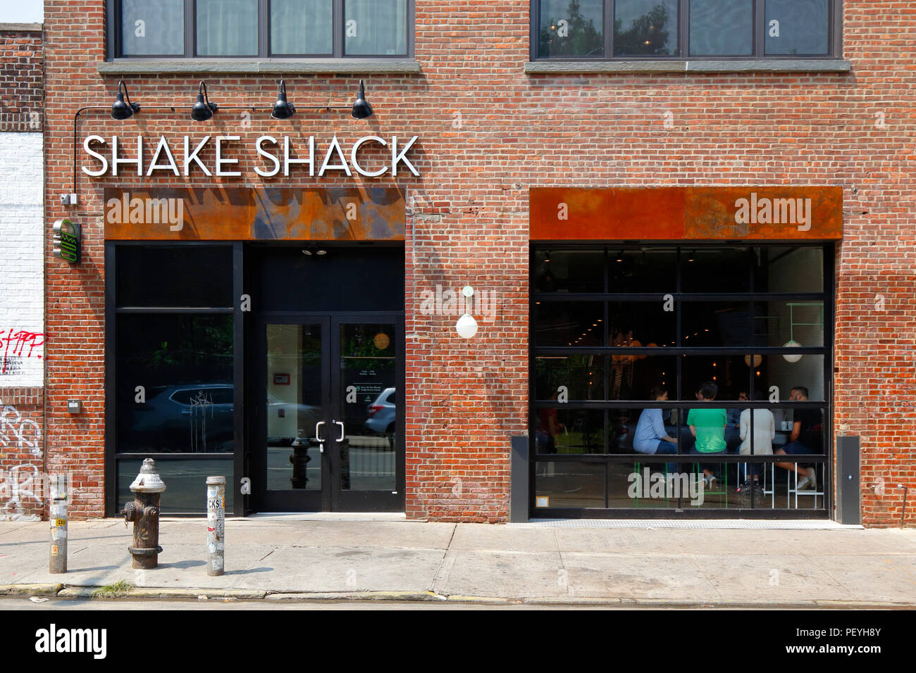 Shake Shack Williamsburg, 160 Berry St, Brooklyn, NY. exterior of a fast casual burger shop in the Williamsburg neighborhood. Stock Photo