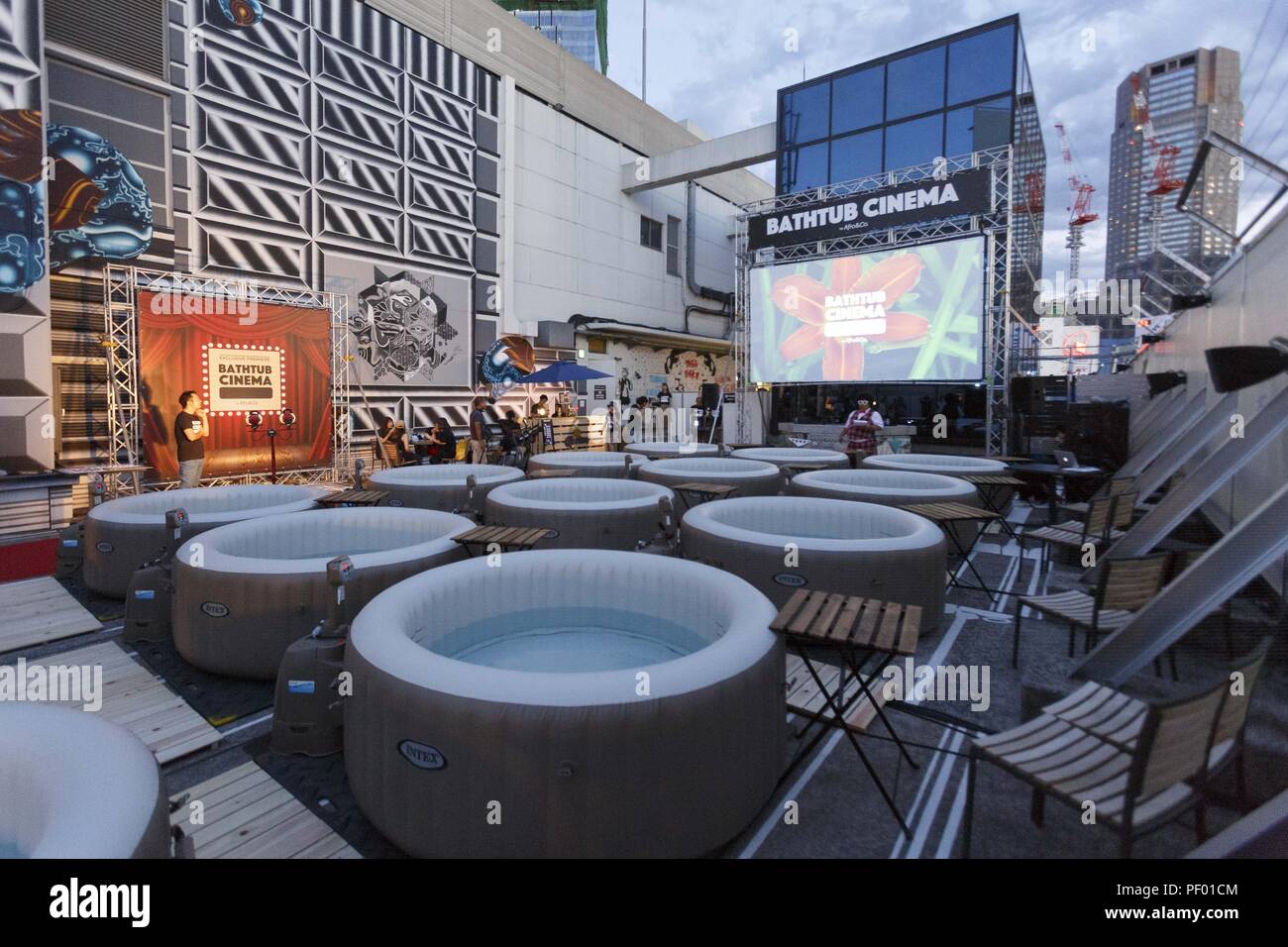 Tokyo, Japan. 17th Aug, 2018. Small inflatable water pools for Bathtub Cinema customers are seen on the rooftop of the revamped MAGNET by Shibuya109 building in Tokyo. Bathtub Cinema is held for the first time in Japan, which original concept is from London, people gathering to enjoy a movie and cool off on a outdoor bathing to escape from the high temperatures of this year that has sent thousands of people to the hospital for heatstroke. The event is held until August 19. Credit: Rodrigo Reyes Marin/ZUMA Wire/Alamy Live News Stock Photo