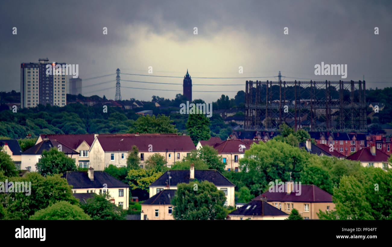 Glasgow, Scotland, UK. 18th August, 2018. UK Weather:Black and gray sky as storm Ernesto is due over the town as overnight rain is foretasted through the day.No sky colour with  any sense of perspective comes from the city’s buildings as the sun fails to appear overhead. The defunct gasometer of kelvindale and the Victorian water tower of the old ruchill hospital silhouetted with the high rises of Maryhill and the leafy foreground suburb of knightswood; Gerard Ferry/Alamy news Credit: gerard ferry/Alamy Live News Stock Photo