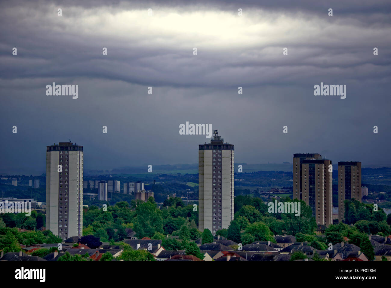 Glasgow, Scotland, UK. 18th August, 2018. UK Weather:Black and gray sky as storm Ernesto is due over the town as overnight rain is forecast through the day.No sky colour with  any sense of perspective comes from the city’s buildings as the sun fails to appear overhead. The north  towers in Scotstoun are the foreground of the towers south of the Clyde river stretching into the distance towards the hills outside the city.  Gerard Ferry/Alamy news Credit: gerard ferry/Alamy Live News Stock Photo