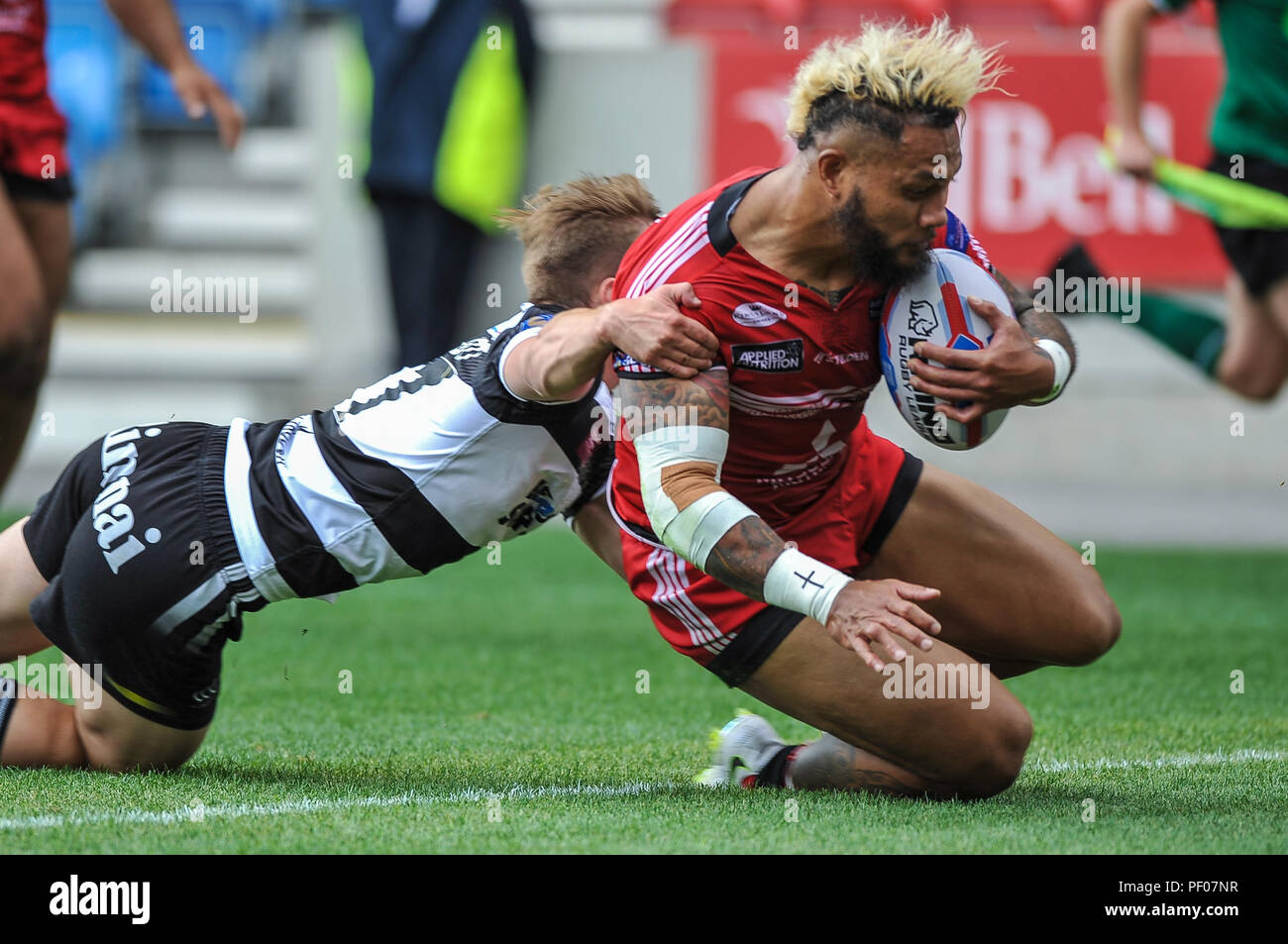 Salford, UK. 18th August 2018. Rugby League Super 8's Salford Red Devils vs Widnes Vikings ;  Salford Red DevilsÕ Junior SaÕu goes over for his second try at the AJ Bell Stadium, Salford, UK.  Dean Williams Credit: Dean Williams/Alamy Live News Stock Photo