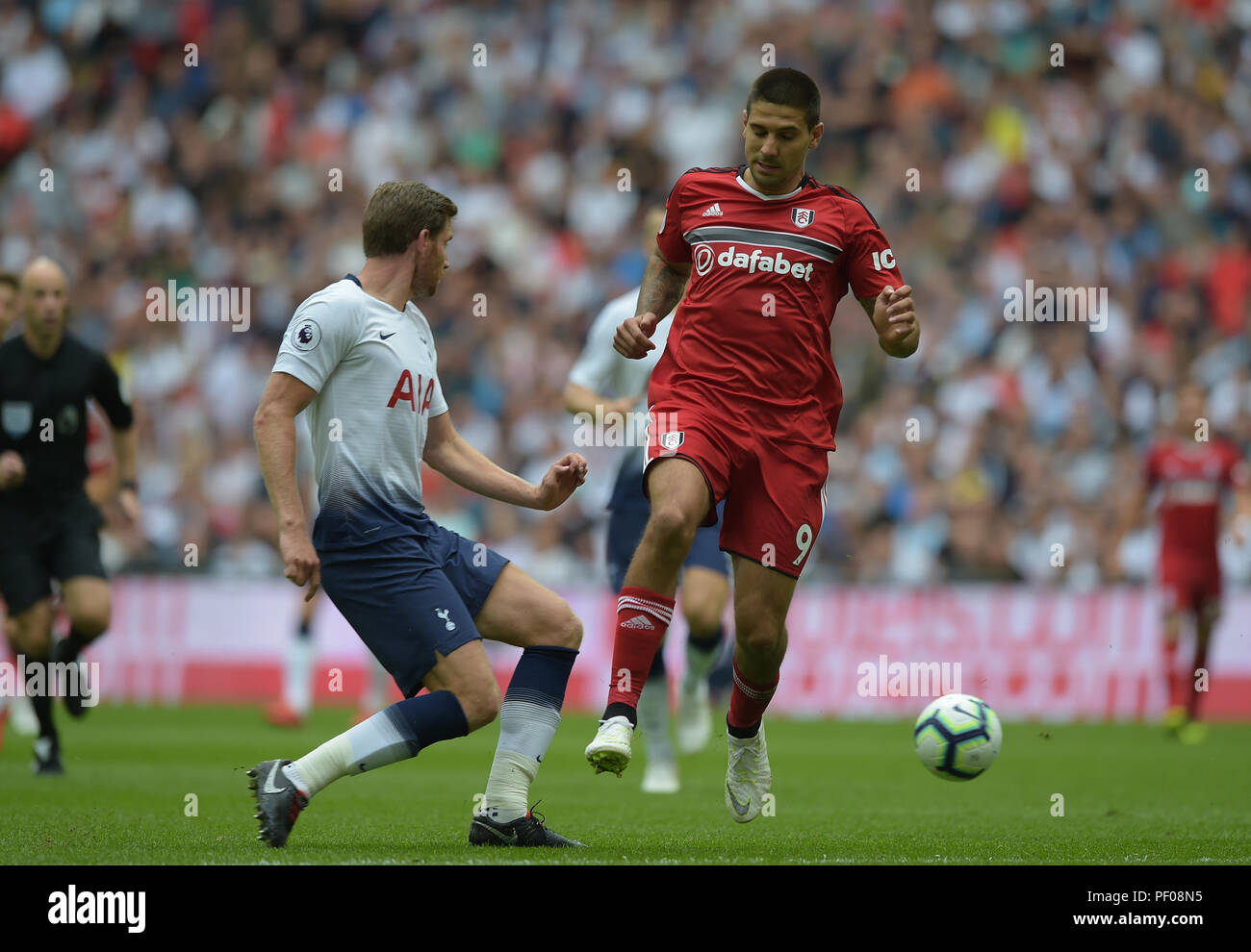 London, UK. 18th August 2018. Jan Vertonghen of Tottenham Hotspur in a clash with Aleksandar Mitrovic of Fulham during the Tottenham Hotspur vs Fulham, Premier League football match 0n 18th August 2018.  EDITORIAL USE ONLY No use with unauthorised audio, video, data, fixture lists (outside the EU), club/league logos or 'live' services. Online in-match use limited to 45 images (+15 in extra time). No use to emulate moving images. No use in betting, games or single club/league/player publications/services. Credit: MARTIN DALTON/Alamy Live News Stock Photo
