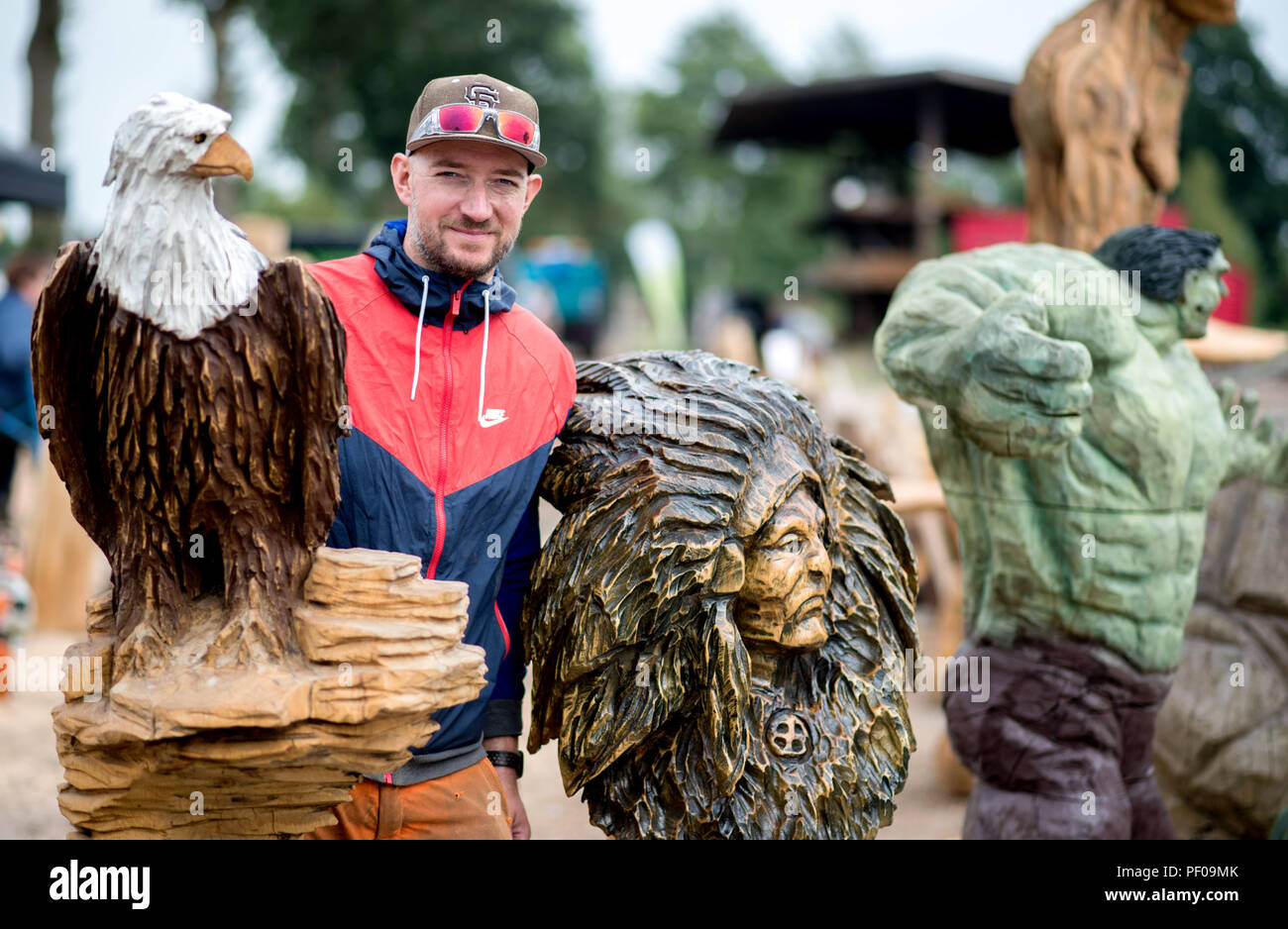 Speed chainsaw carving hi-res stock photography and images - Alamy