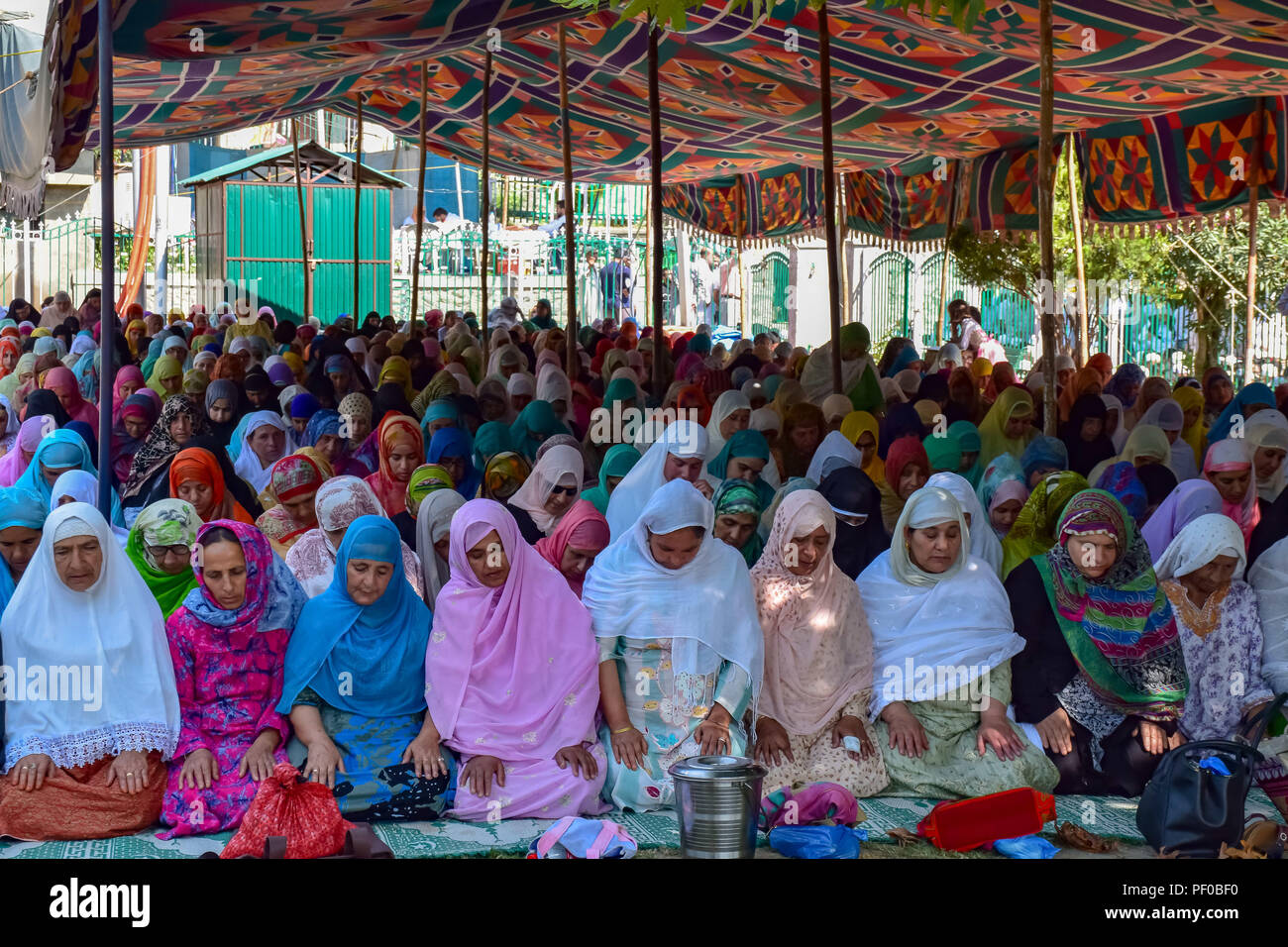 Kashmir ladies hi-res stock photography and images - Page 5 - Alamy