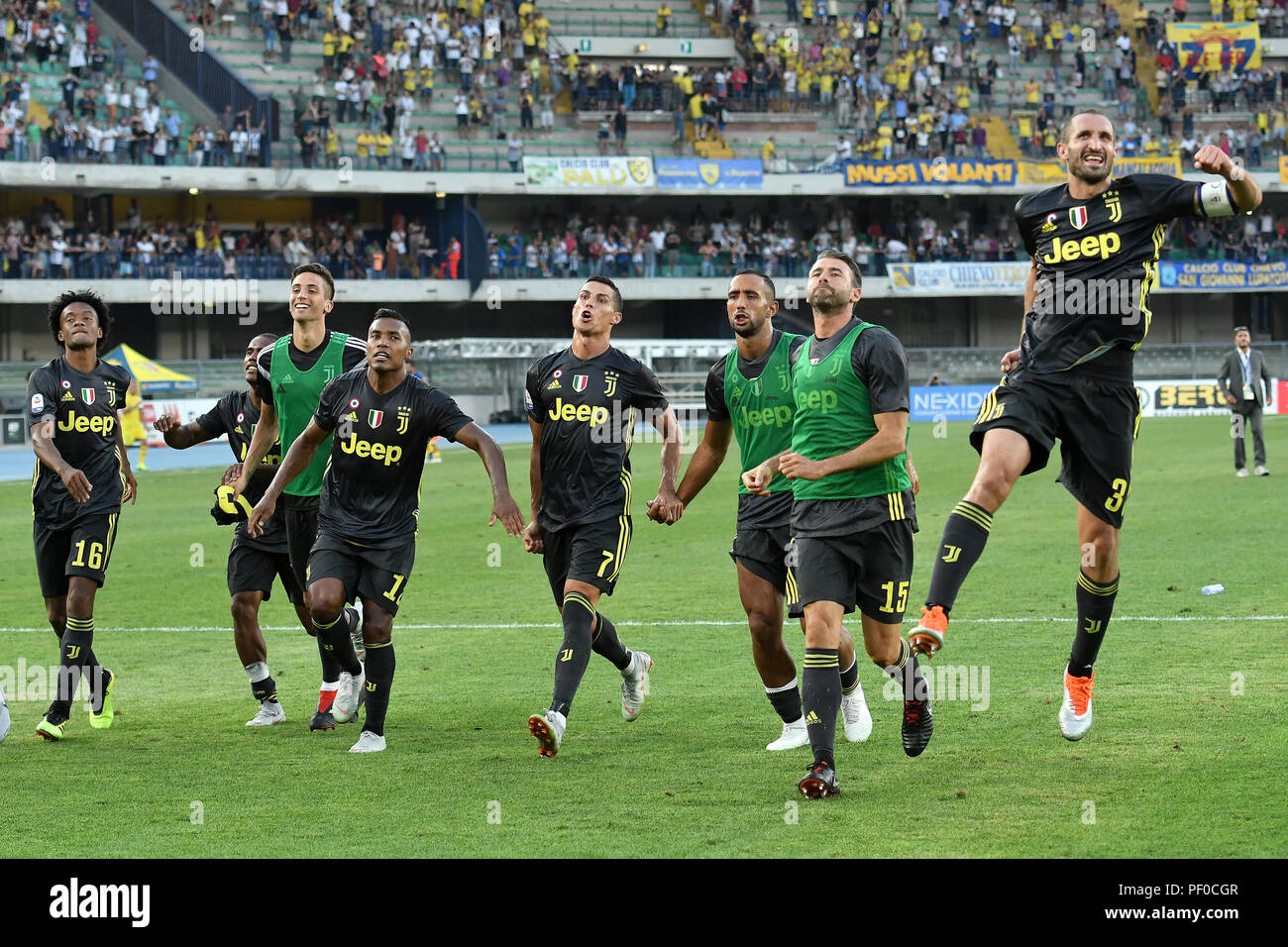 Cristiano Ronaldo and Juventus players celebrate at the end of the match.  Esultanza a fine partita