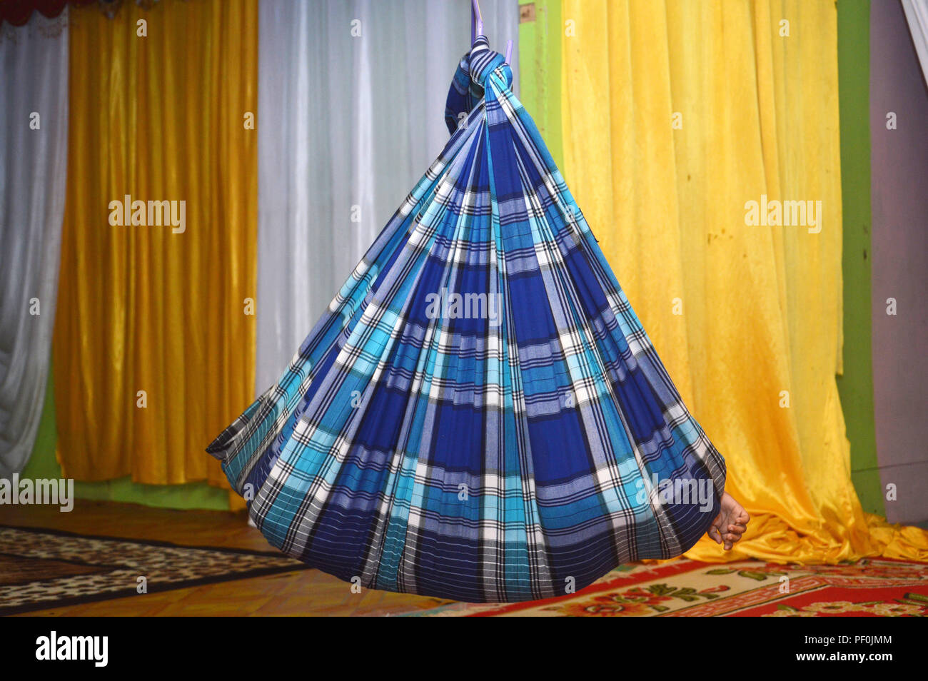 Sarong baby best sale hammock