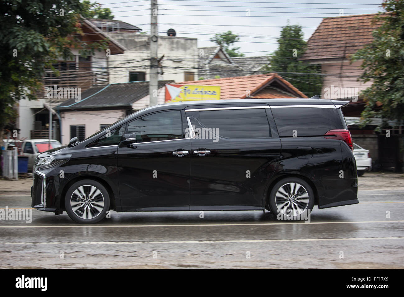 toyota alphard luxury van