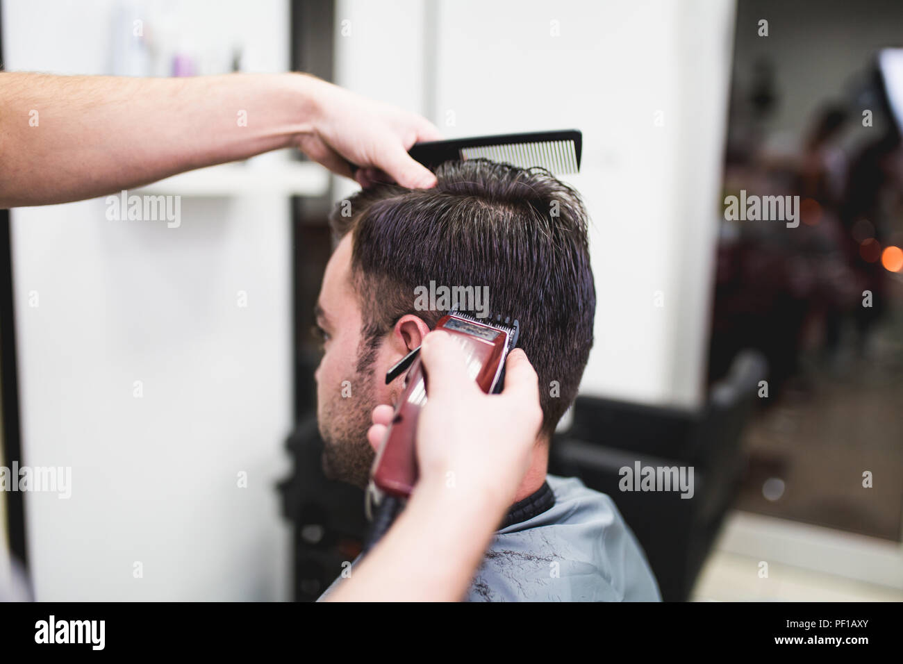 Professional barber doing hair hi-res stock photography and images - Alamy