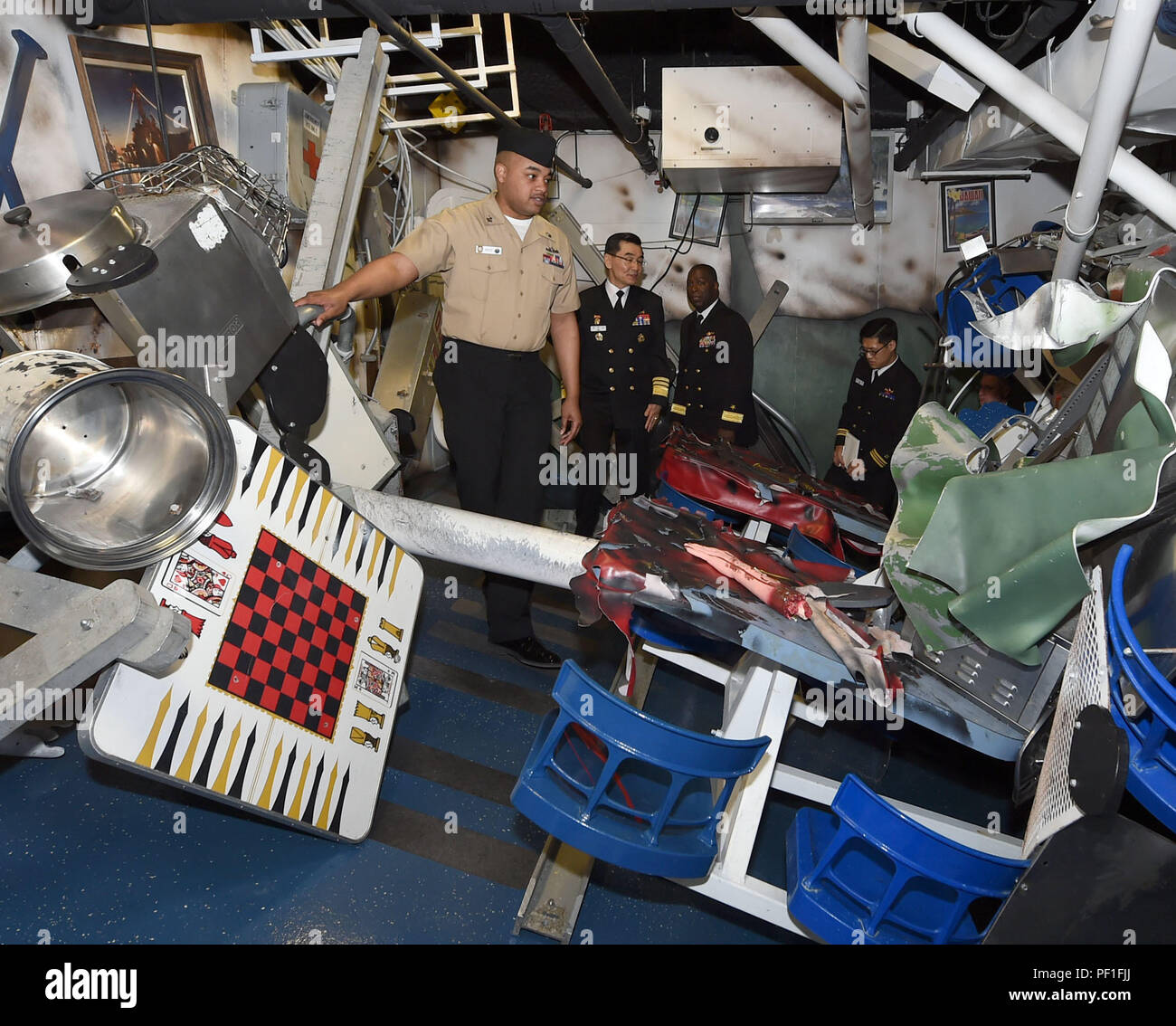 GREAT LAKES, Ill. (February 29, 2016) – Information Systems Technician 1st  Class, Battle Stations 21 Leading Petty Officer, escorts Vice Adm. Jin-Sup  Jung, Republic of Korea (ROK) Navy's commander of Naval Education