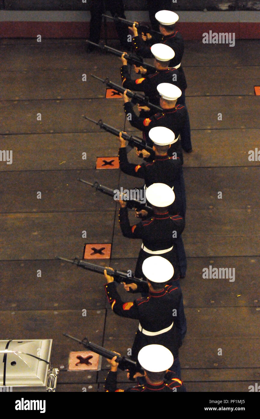 160124NUT455061 PACIFIC OCEAN (Jan. 24, 2016) Marines attached to