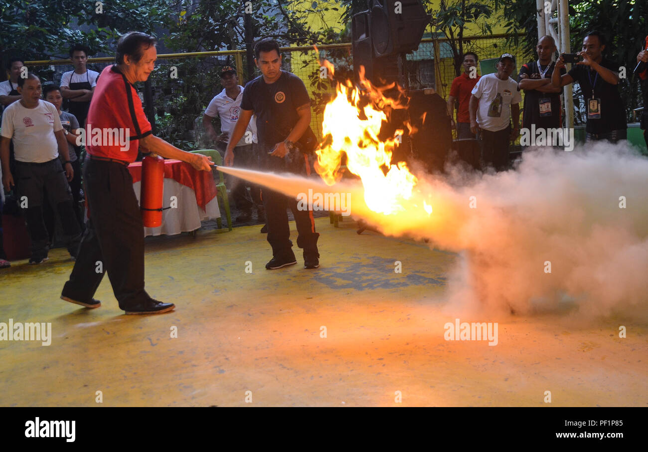 Quezon City, Philippines. 16th Aug, 2018. Some residents voluntarily