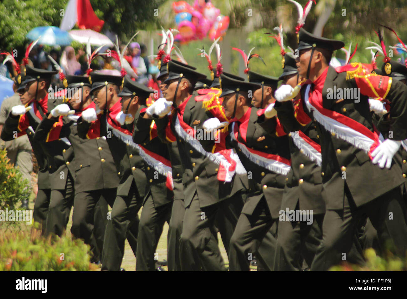 Madiun, Indonesia. 17th Aug, 2018. Troops from Prospective Tamtama School [Secata] Kodam V/Brawijaya Regiment Regiment in Magetan shows the attractions of Kolene Rifle after the commemoration ceremony of the 73rd Anniversary of the Proclamation of Indonesian Independence in Mejayan Square, Madiun Regency, August 17, 2018 Credit: Ajun Ally/Pacific Press/Alamy Live News Stock Photo