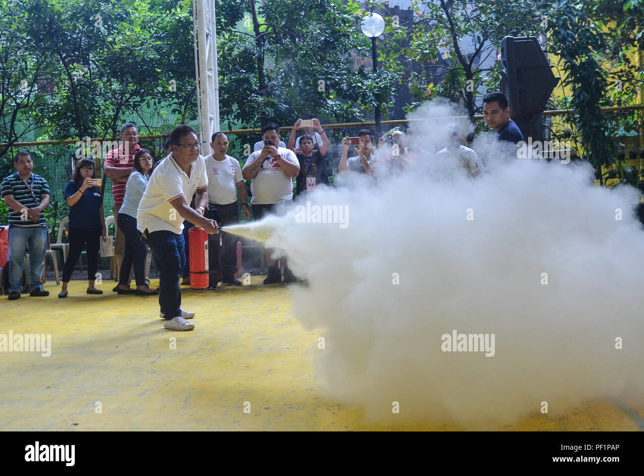 Quezon City, Philippines. 16th Aug, 2018. Some residents voluntarily