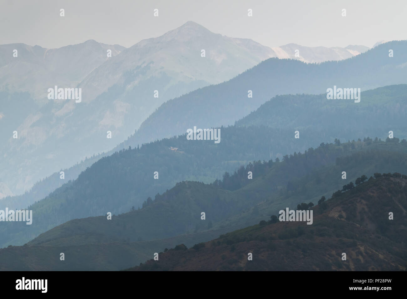 Hazy background mountains hi-res stock photography and images - Alamy