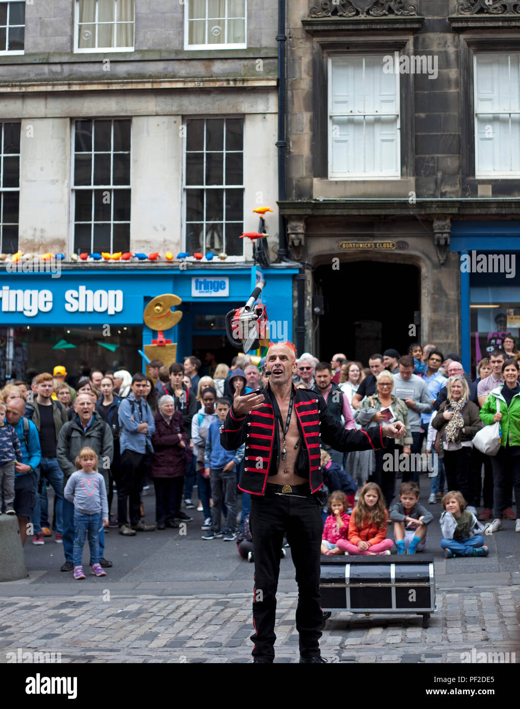 The Mighty Gareth, street performer, Edinburgh Fringe Festival, Royal MIle, Edinburgh Scotland, UK Stock Photo