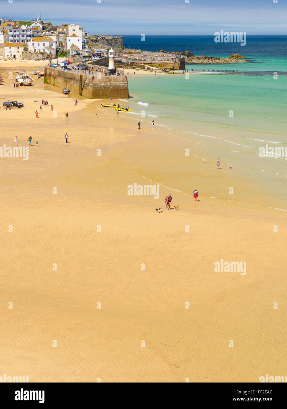 ST IVES, ENGLAND - JUNE 19: The golden sands of St Ives beach in Summer, Cornwall. In St Ives, England. On 19th June 2018. Stock Photo