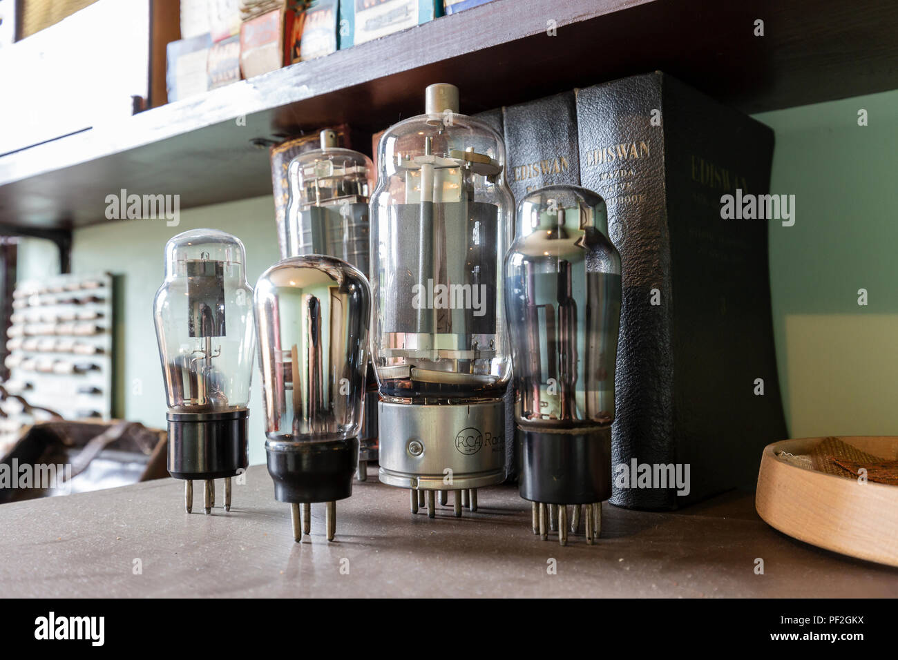 Radio valves hi-res stock photography and images - Alamy Radio valves hi-res stock photography and images - Alamy
