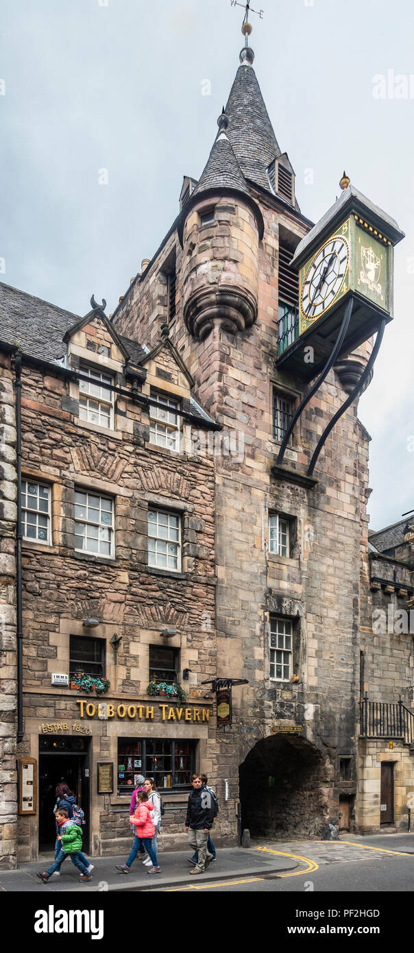 The historic Canongate Tolbooth tower, which has been an Edinburgh landmark since 1591. The clock dates from 1884 and the Tolbooth Tavern from 1820. Stock Photo