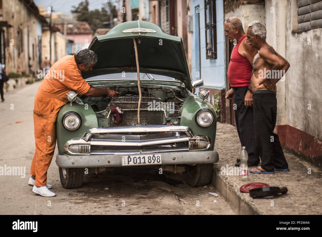 People who repair a car in Cuba Stock Photo