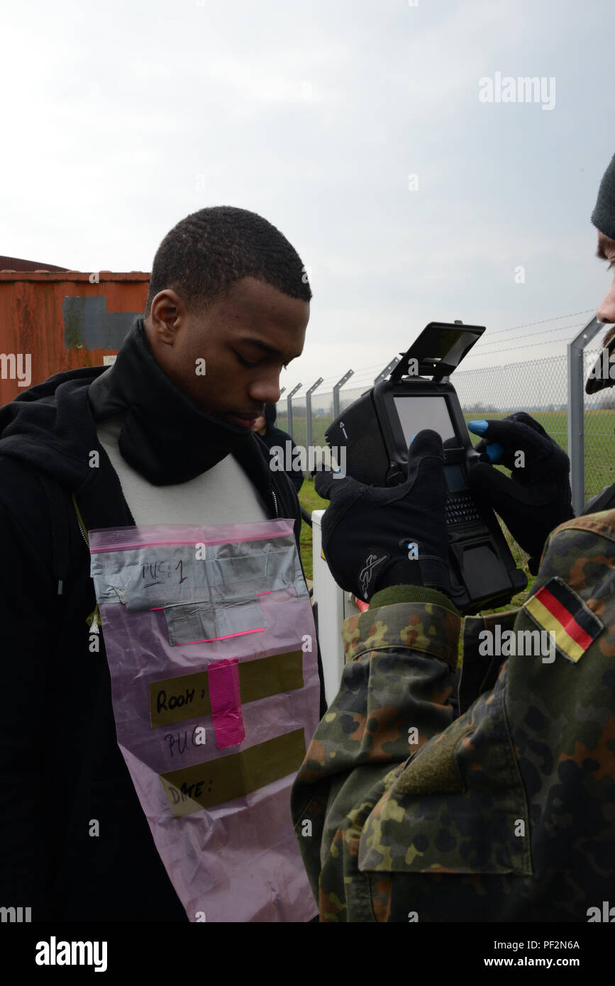 Kampfschwimmer hi-res stock photography and images - Alamy