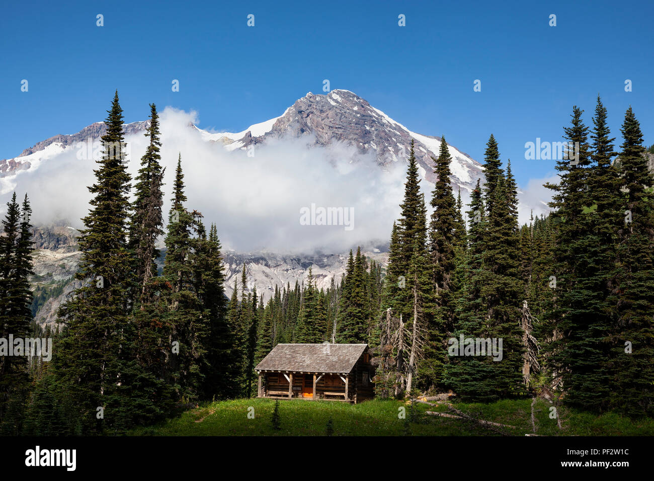 Ranger cabin hi-res stock photography and images - Alamy