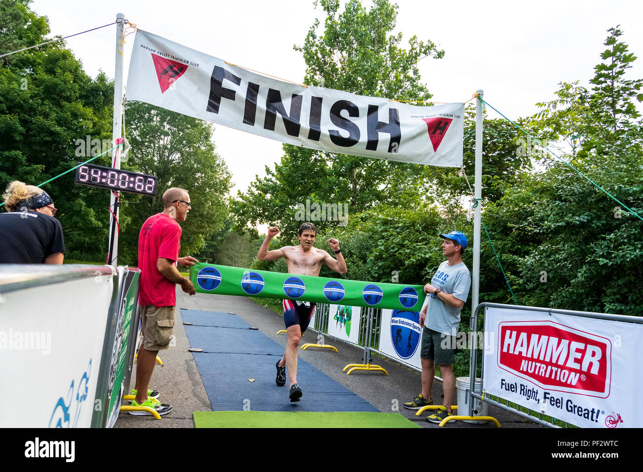 Running finish line hi-res stock photography and images - Alamy