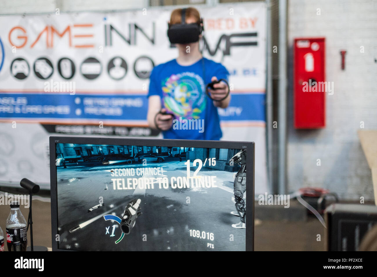 Brussels, Belgium. 10th February, 2018. An attendee to Comicon tries a