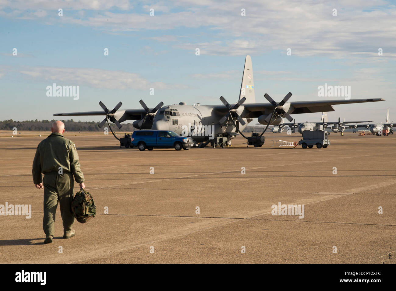 50th Loading 50th airlift squadron hi-res stock photography and images - Alamy