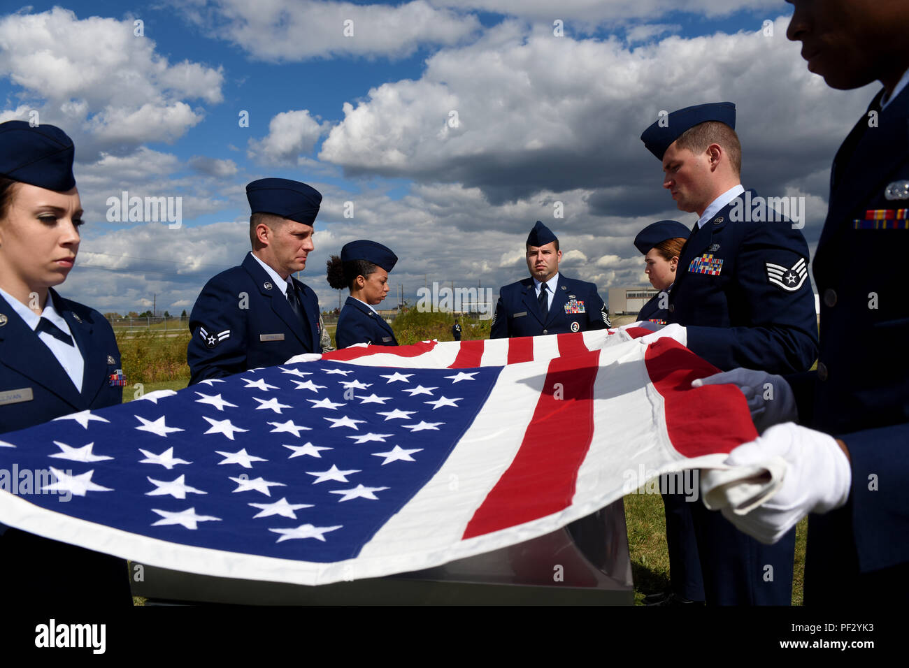 Ohio Air National Guard Master Sgt. Daniel Petry (center) oversees new Base Honor Guard Team members as they perform a flag-folding detail during training in October 2015 at Rickenbacker Air National Guard Base in Columbus, Ohio. The Base Honor Guard Team serving the Wright-Patterson Air Force Base Area of Responsibility comprises about 115 National Guard, Air Force Reserve and active-duty Airmen who live in and serve Ohio, Indiana, West Virginia, Kentucky, Pennsylvania and Michigan, and performs more than 5,000 funerals a year for veterans and other eligible service members. (Ohio National Gu Stock Photo