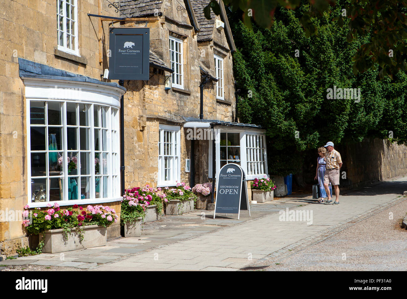 High street broadway worcestershire england uk hi-res stock photography ...
