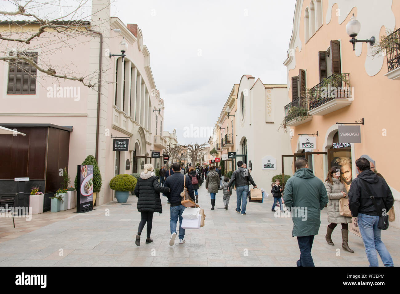 LA ROCA VILLAGE, BARCELONA, SPAIN - MARCH 17, 2018 : shopping mall road of  La Roca Village. View from the outlet shopping mall Stock Photo - Alamy
