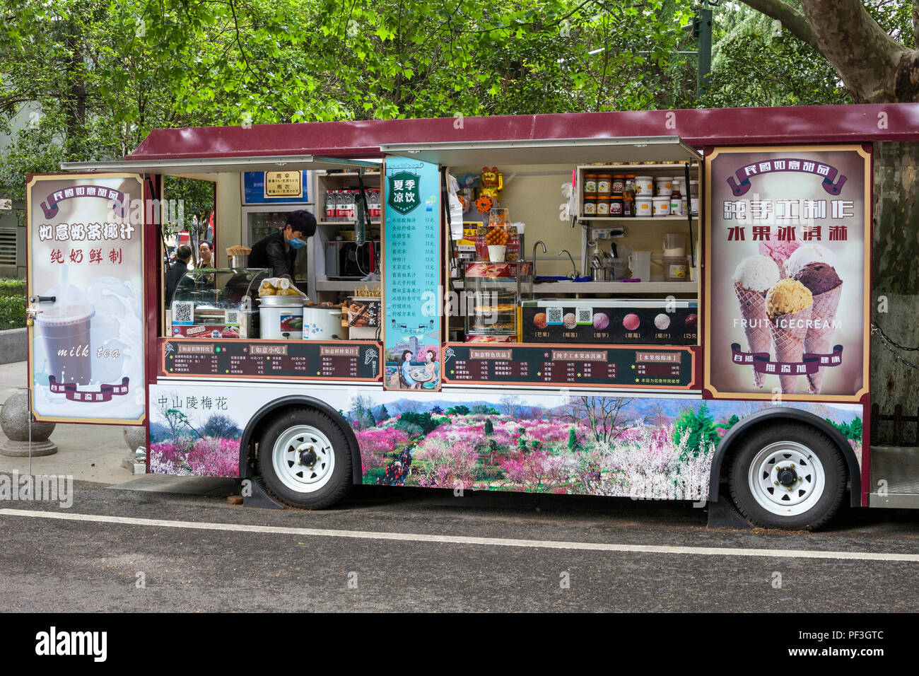 Nanjing, Jiangsu, China.  Food Truck at Sun Yat-sen Mausoleum Grounds. Stock Photo