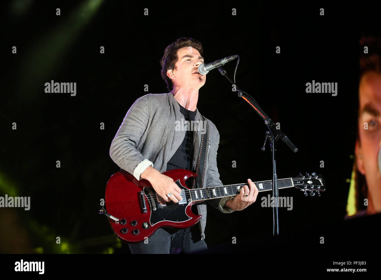 Lead singer of the stereophonics hi-res stock photography and images ...