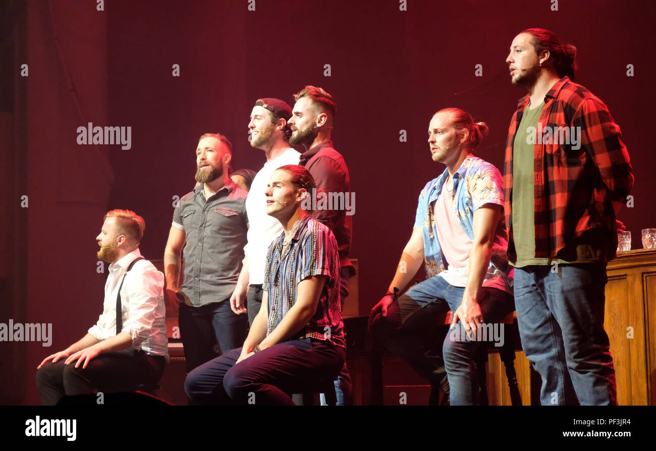 In and around the Edinburgh Festival 2018 Choir of Men Stock Photo