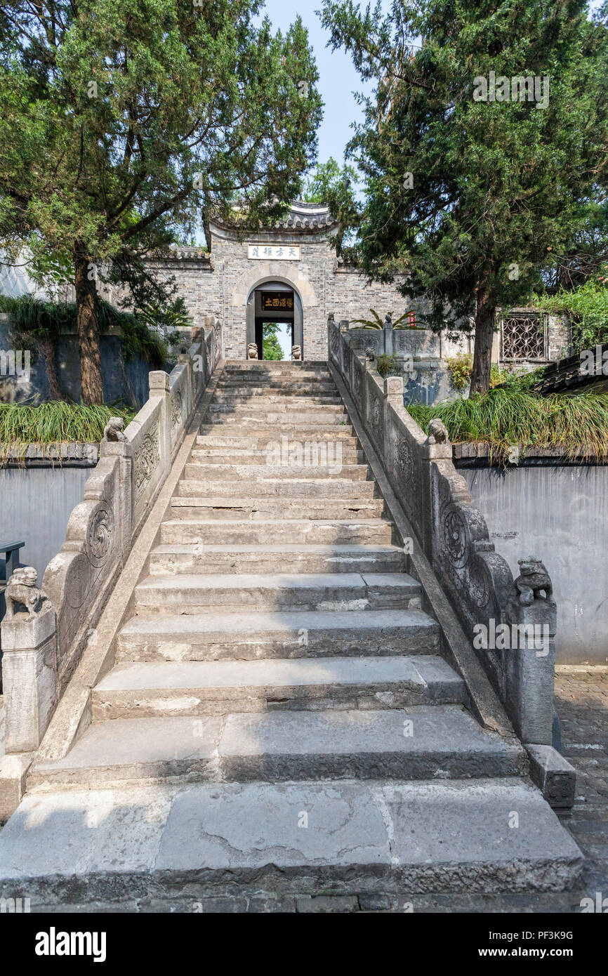 Yangzhou, Jiangsu, China.  Guardian Lions Guard Stairway Leading to Entrance to Graveyard of Puhaddin, 13th-century Muslim Missionary. Stock Photo