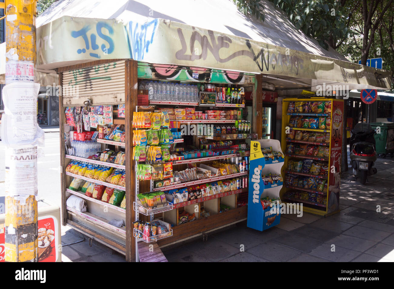 Tobacco kiosk hires stock photography and images Alamy